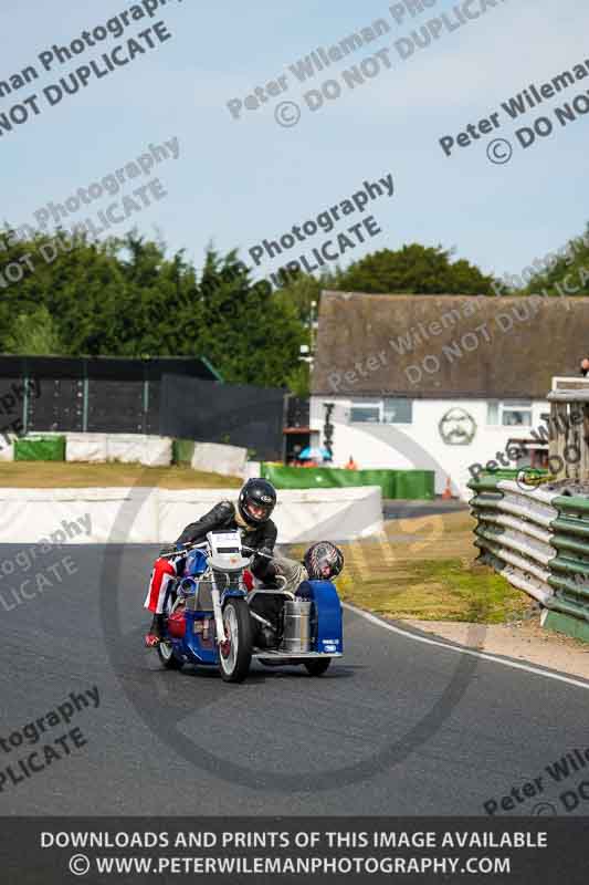 Vintage motorcycle club;eventdigitalimages;mallory park;mallory park trackday photographs;no limits trackdays;peter wileman photography;trackday digital images;trackday photos;vmcc festival 1000 bikes photographs